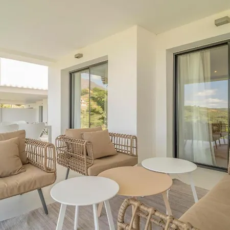 Awesome In With 3 Bedrooms, Wifi And Outdoor Swimming Pool
