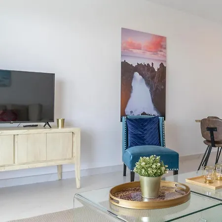 Awesome In With 3 Bedrooms, Wifi And Outdoor Swimming Pool *